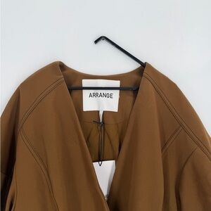 Arrange Twill Sculpted Padded Shoulder Wide Sleeve Blazer In Brown